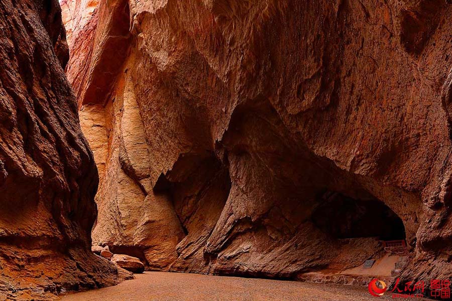 Magnificent Tianshan Grand Canyon