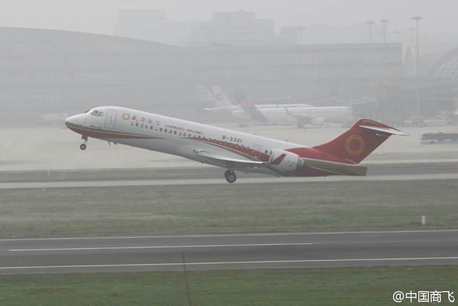China’s first regional jet takes maiden flight
