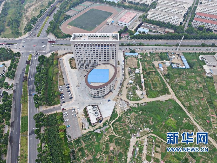 Toilet-shaped building in Henan goes viral