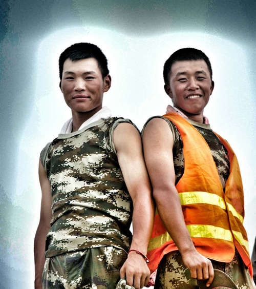 Soldiers fighting the flood stay positive, 
boast 'medals of the sun'