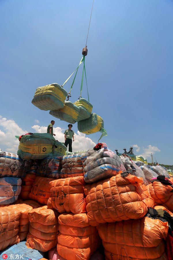 Shenzhen seizes 549 tons of illegally smuggled clothing, mainly obtained from landfills and morgues