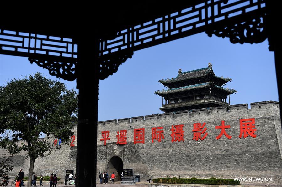 The 2016 PIP kicked off in Pingyao on Monday, showing more than 15,000 photos by over 2,000 photographers around the world. 