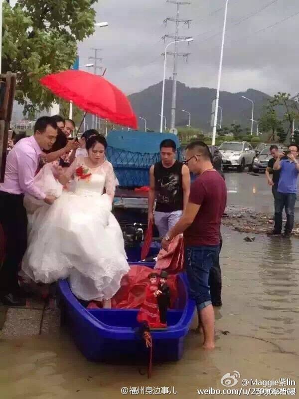 Couple holds wedding in midst of typhoon