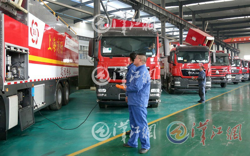 Xiangyang-made special fire engines fill domestic gap