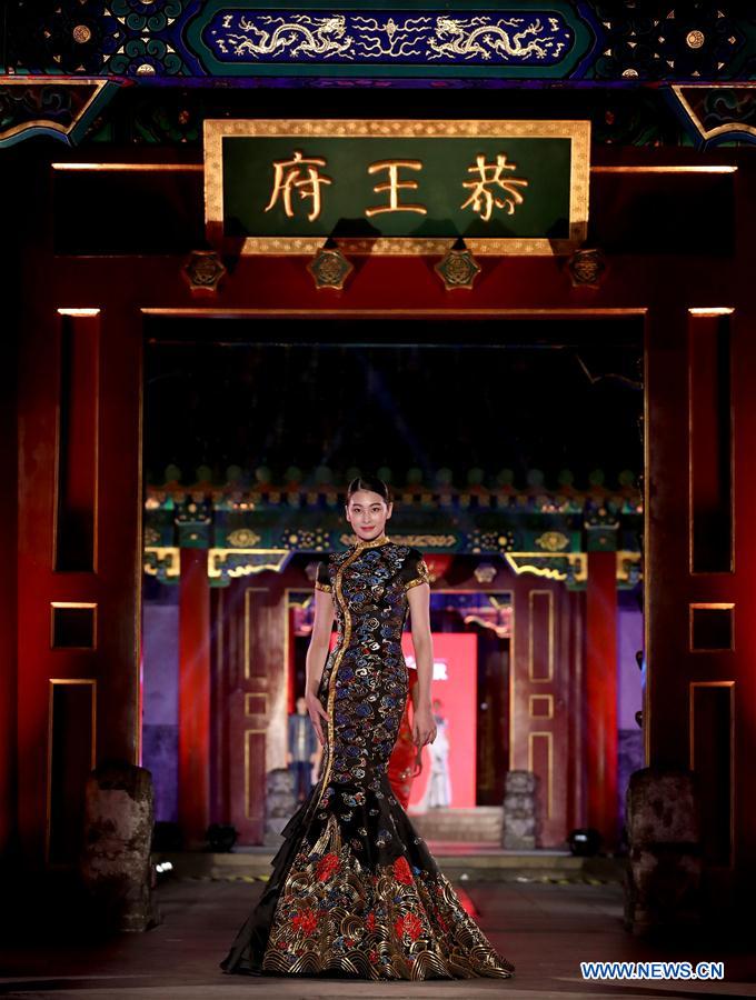 Creations of Suzhou embroidery presented in Beijing