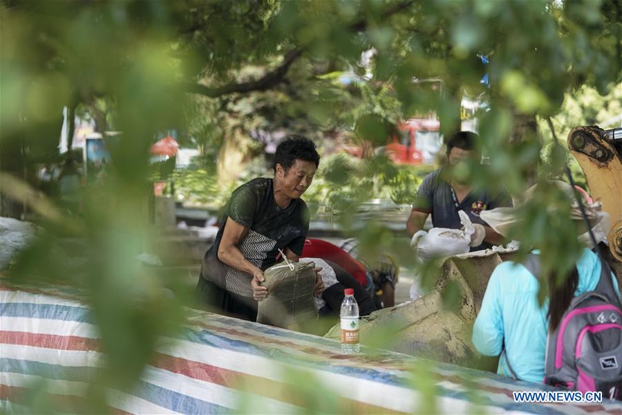 Water level of Xiangjiang river Changsha section drops below warning level