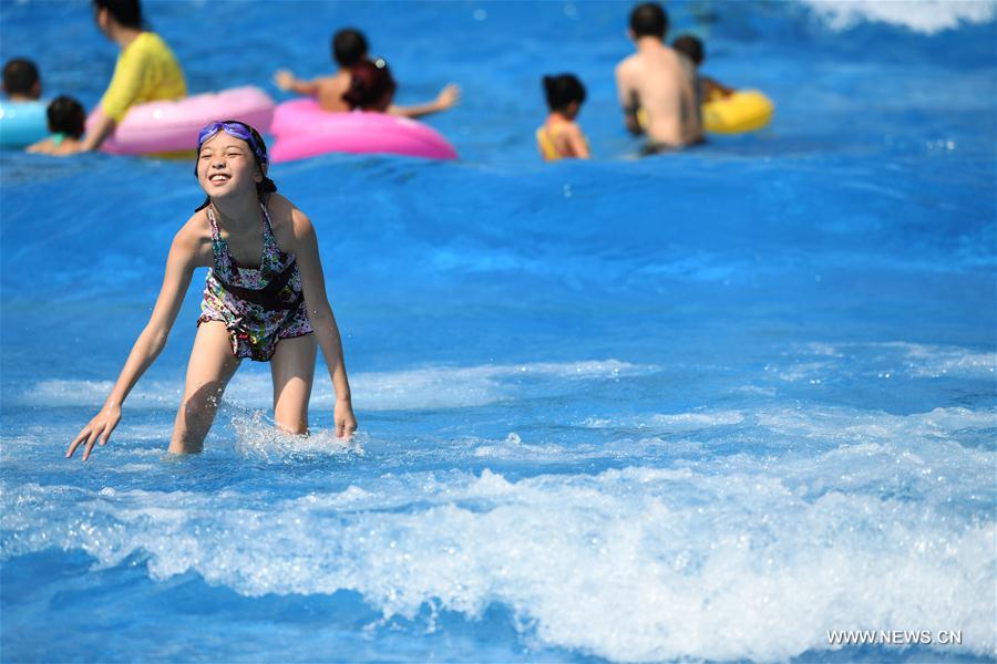 Southwest China issues orange level high temperature warning