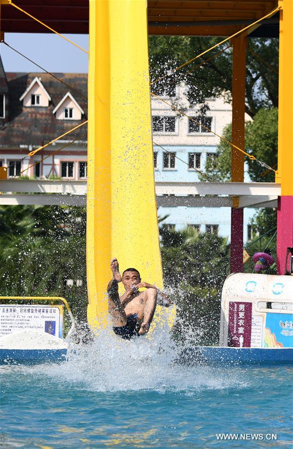 Southwest China issues orange level high temperature warning