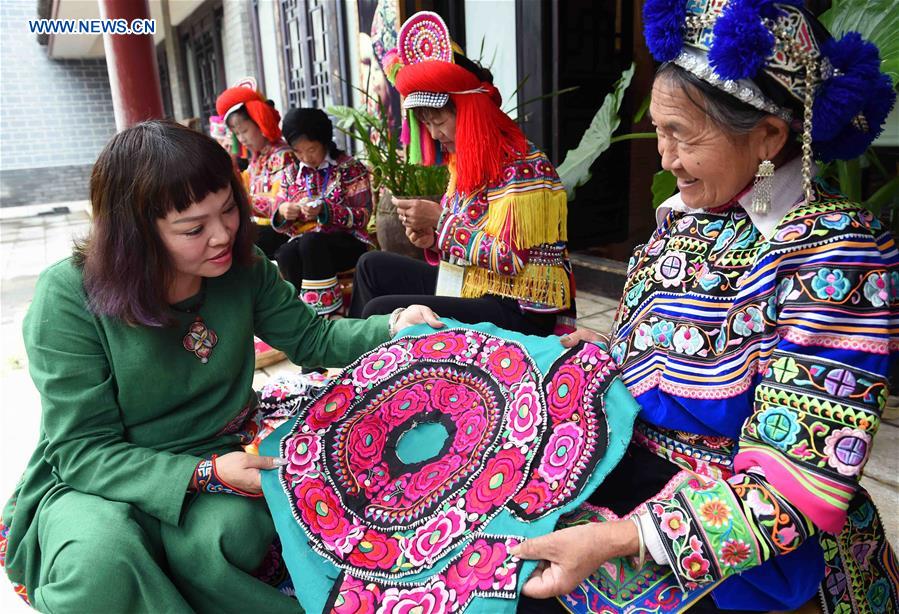 In pics: ethnic embroidery show in SW China's Yunnan