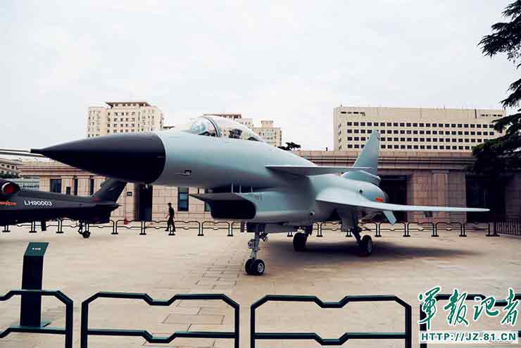 PLA weapons exhibition opens to the public