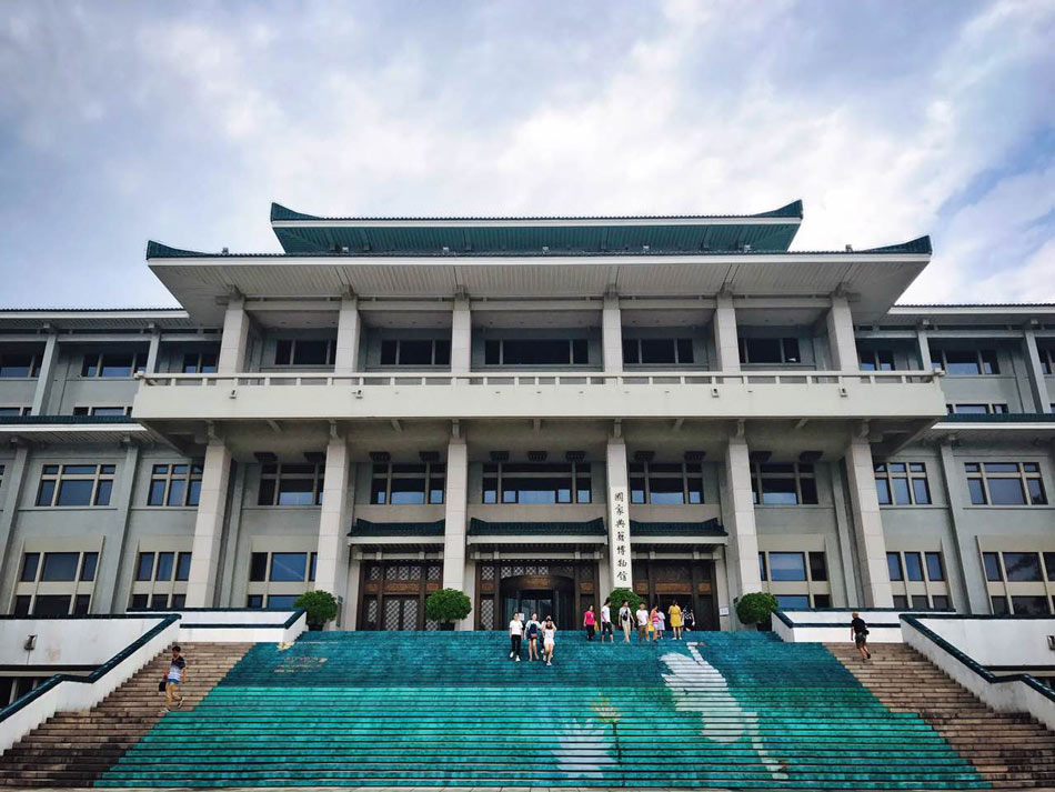 Illustration winners of Hans Christian Andersen Award on display in Beijing