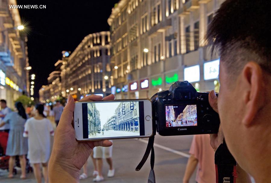 Senior Xiamen file photo collector shares on social media