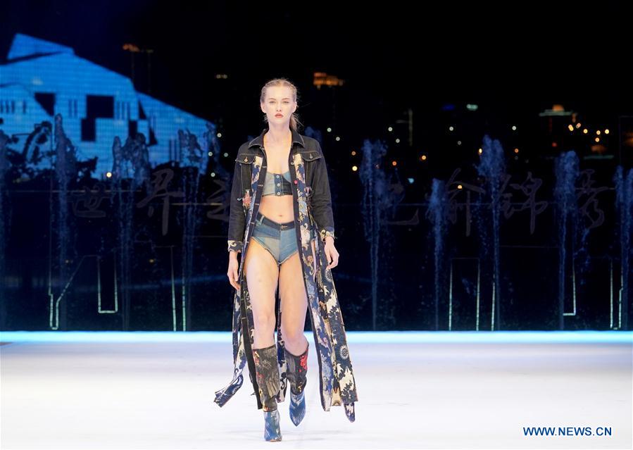 In pics: opening ceremony of 2017 China (Chongqing) Int'l Fashion Week