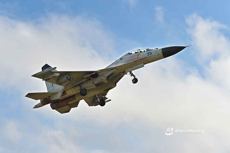 Fighter jets conduct flight training near S. China Sea