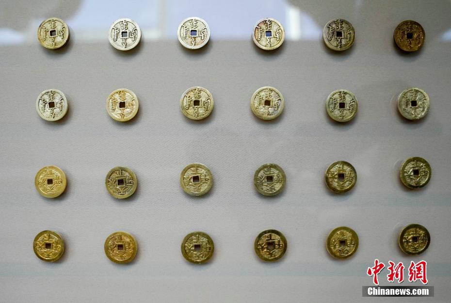 Treasures in painted treasure box found in Palace Museum on display