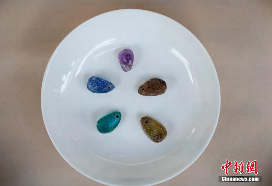 Treasures in painted treasure box found in Palace Museum on display