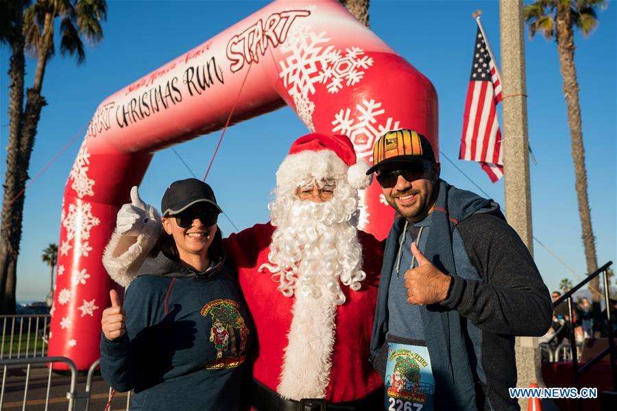 People take part in Christmas Run in Los Angeles