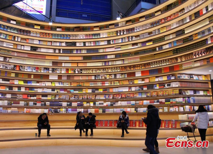 New bookstore in Hohhot attracts visitor's attention 