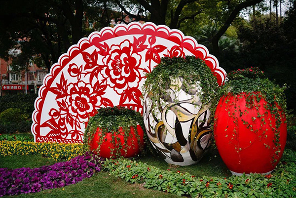 Shanghai streets elegantly decorated for Spring Festival