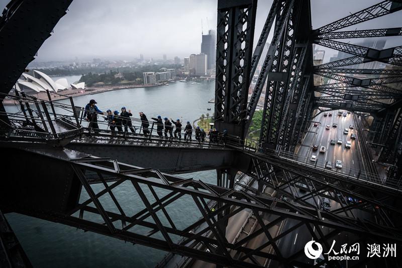 Chinese families ascend Sydney Harbour Bridge with lanterns to welcome the Lunar New Year