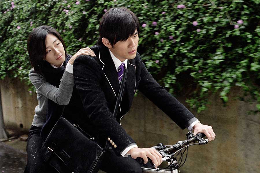 Romantic scenes from Chinese films and dramas