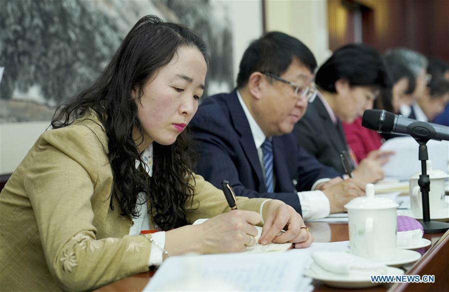 Pic story: deputy to 13th NPC Liang Qianjuan an example of rural e-commerce business
