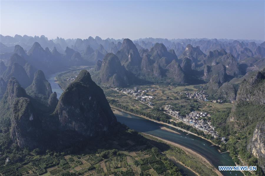 In pics: view along Lijiang River in Guilin, S China