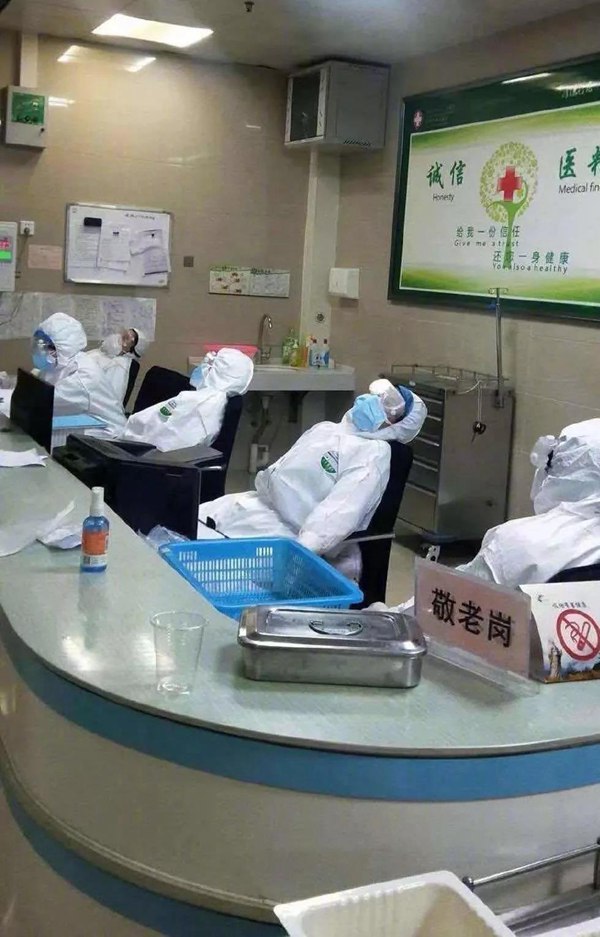 Doctors' sleeping postures bring netizens to tears
