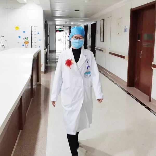 Special wedding for Chinese doctor couple battling epidemic