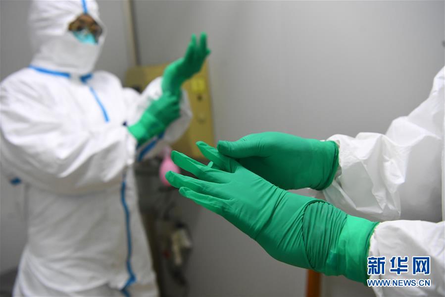 Couple work in same lab to fight against coronavirus