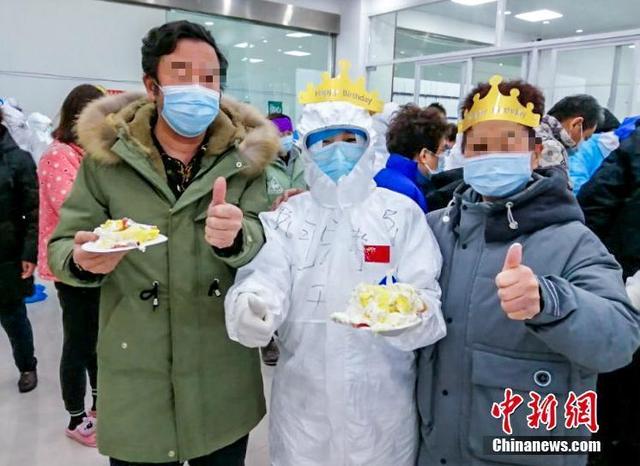 Wuhan Jiangan Fangcang Hospital patients treated to special birthday party