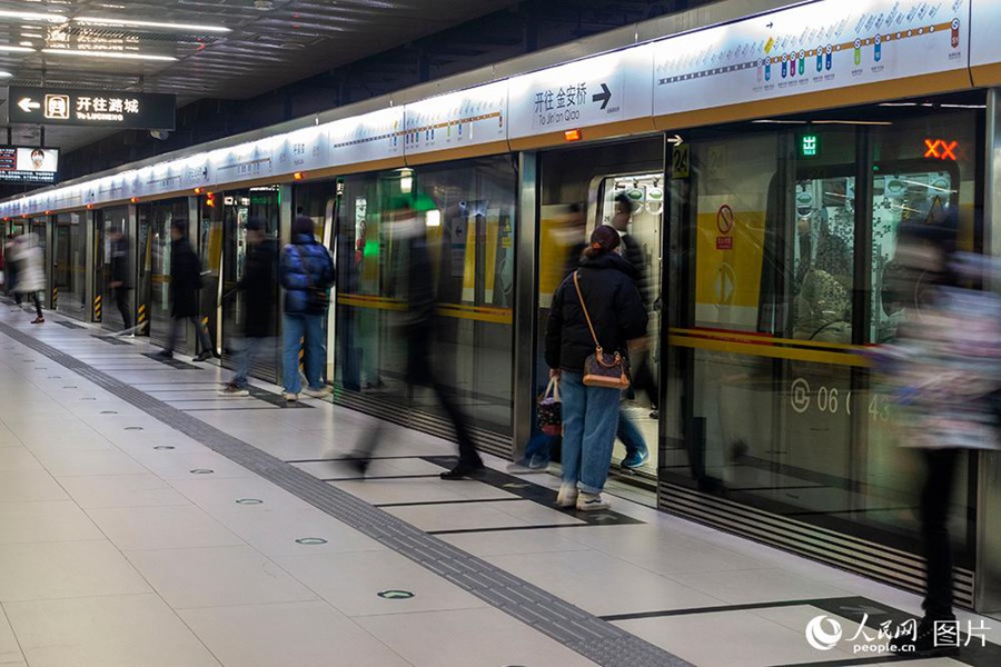 Daily life in Beijing during battle against COVID-19