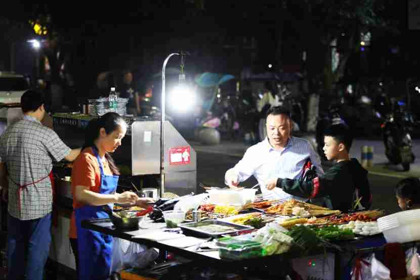 SW China’s Chengdu boosts consumption, employment with flexible city management measures