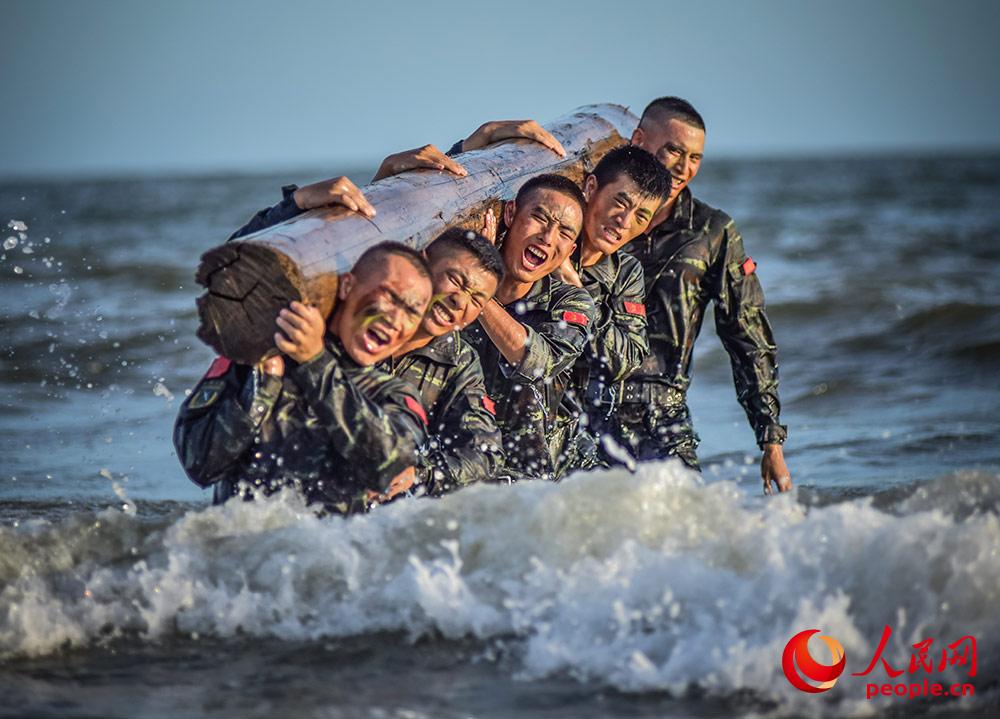 Special operations soldiers conduct limitation training in S China’s Guangdong