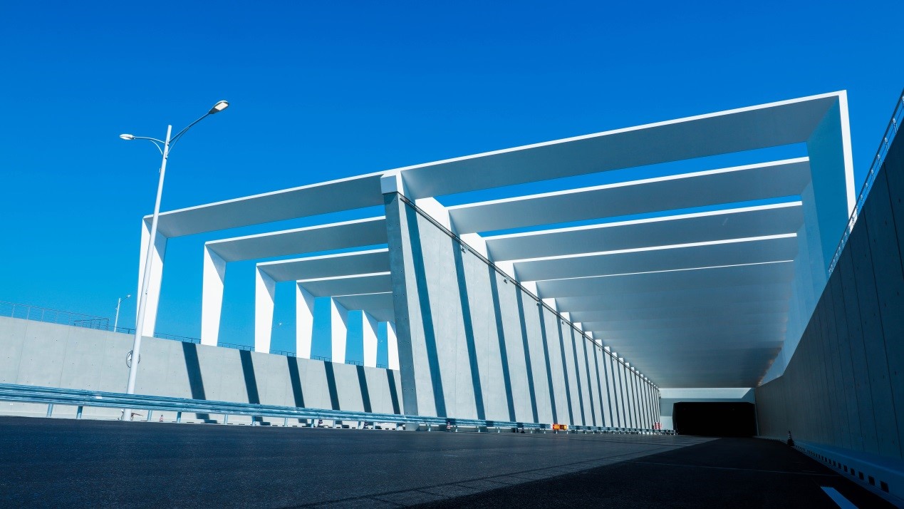 Hong Kong-Zhuhai-Macao Bridge: A mega project completed on the path of independent innovation