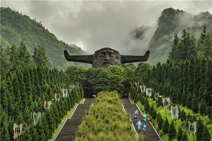 Free-admission policy spurs transformation and upgrading in China’s tourism industry