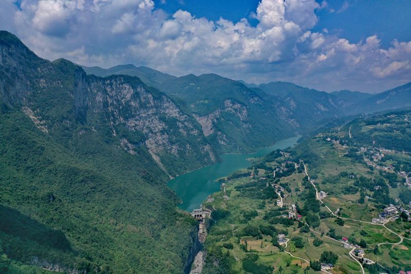 Spectacular scenery of “Oriental Colorado Canyon” in C China's Hubei