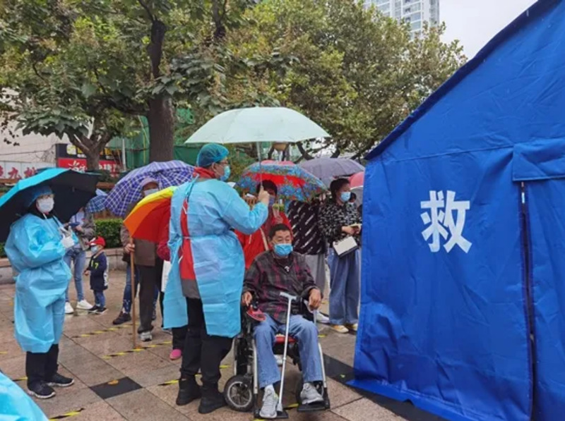 Chinese netizens share heartwarming moments in Qingdao's city-wide nucleic acid test