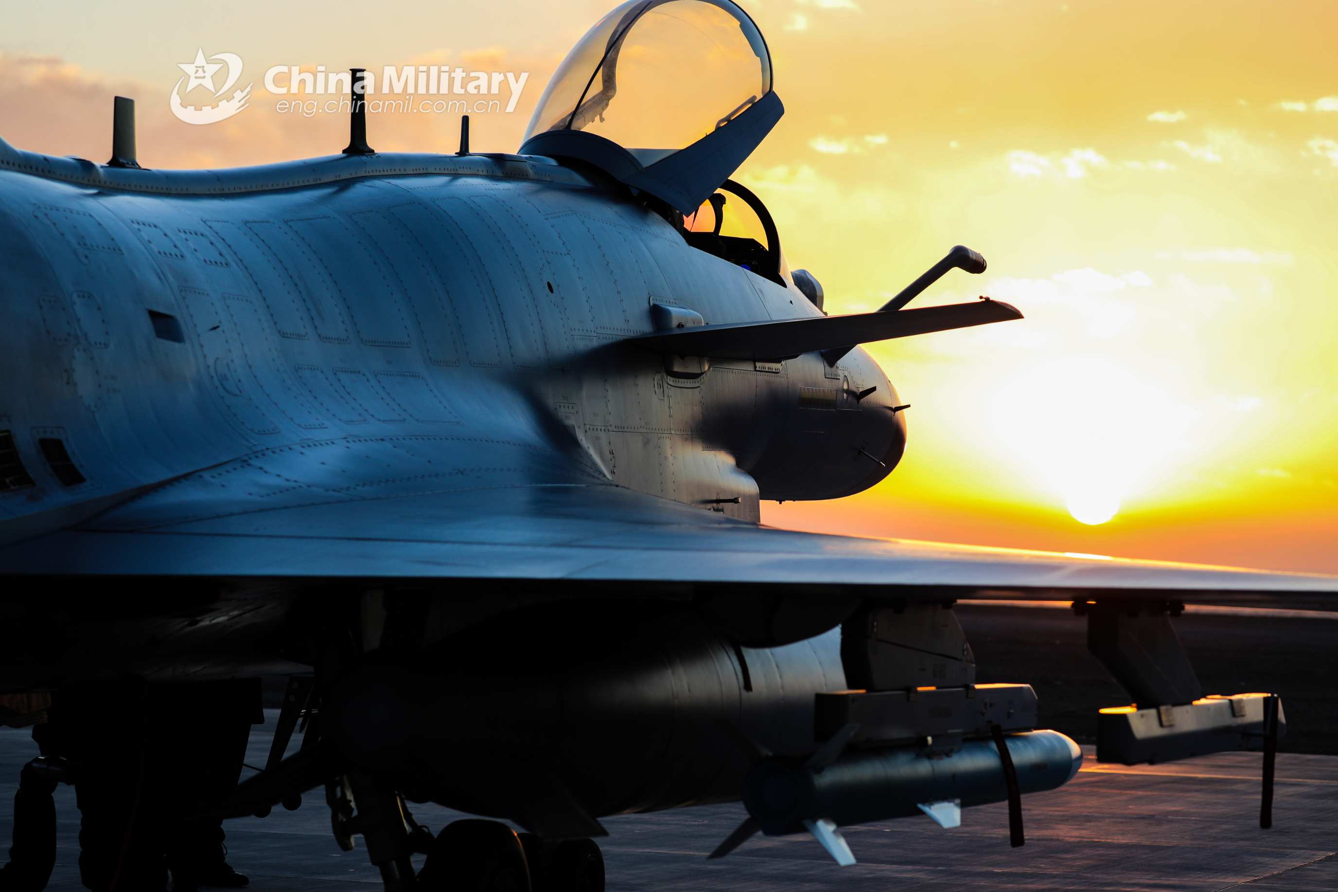 J-10 fighter jet in aerial combat training
