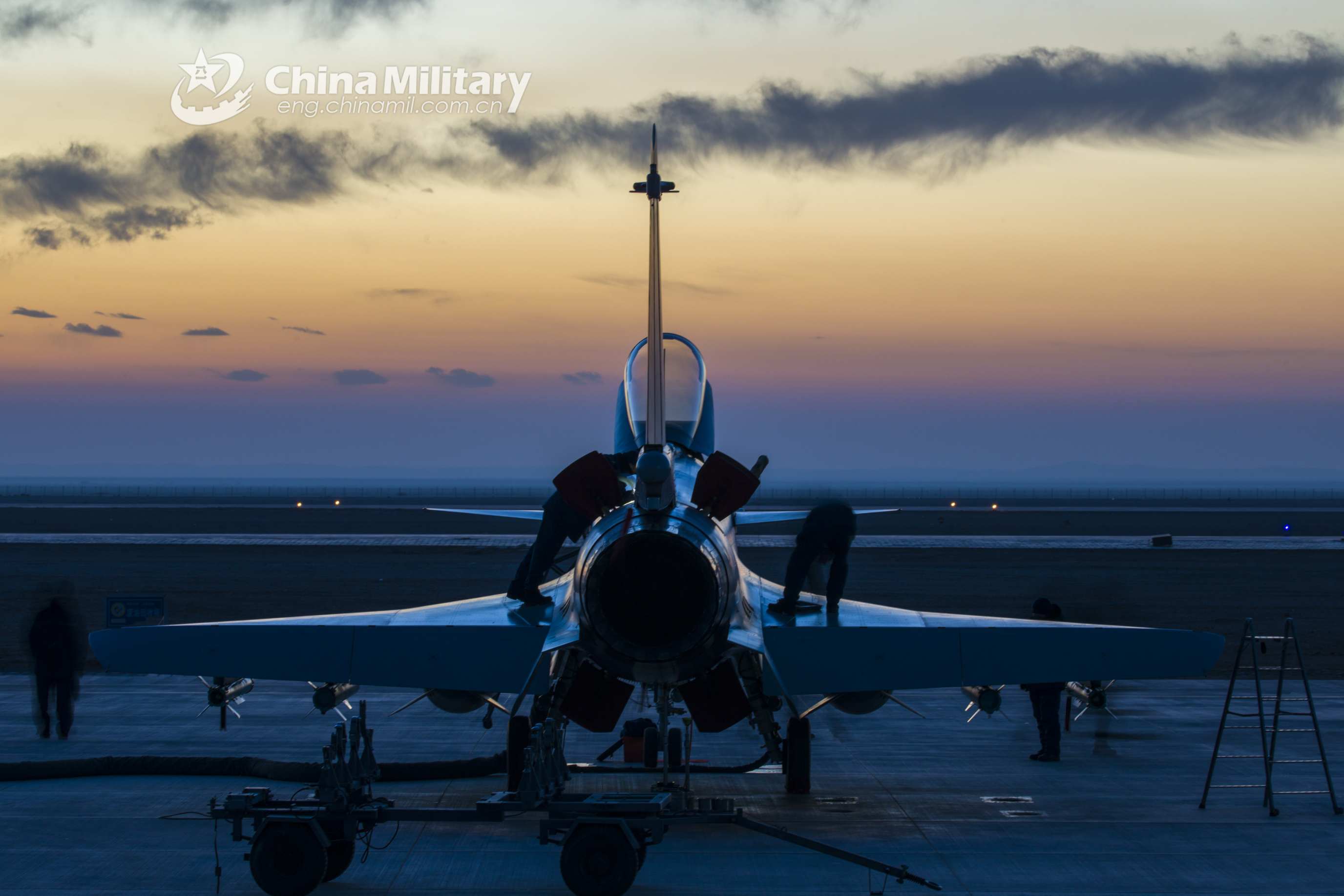 J-10 fighter jet in aerial combat training