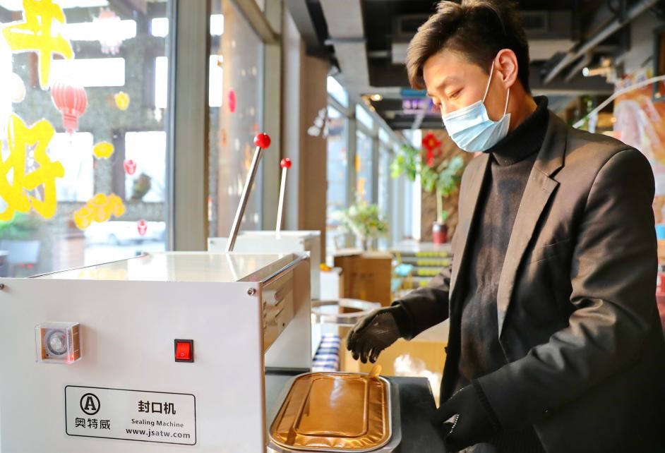 Sales of China's catering sector exceed 800 bln yuan during Spring Festival holiday