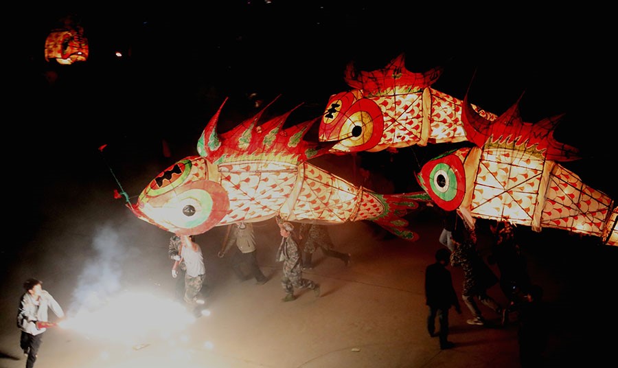 Villagers in E China's Anhui hold fish-shaped lanterns parade to celebrate Lantern Festival