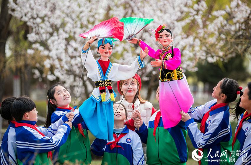 In pics: Pupils learn rod puppet skills in N China