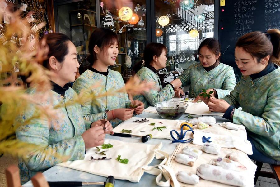 Internet brings prosperity to fishing village in E China