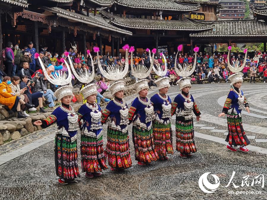 The traditional folk costumes of the Miao – “History worn on the body”