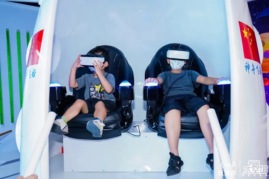 Immersive center gives Shanghai residents experience of space travel