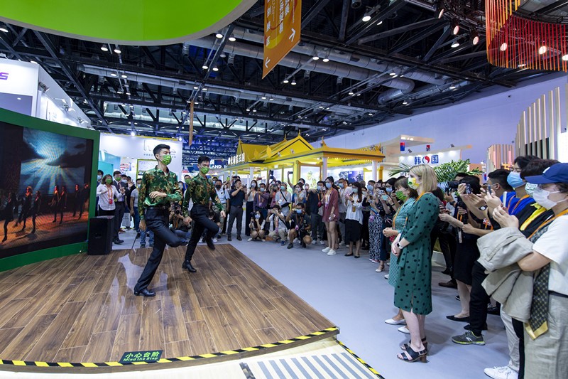 Trade in services speeds up digitalization of world economy