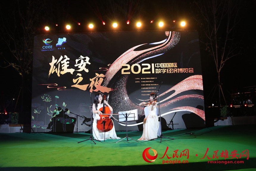 Artists perform ‘iron flowers’ show in Xiongan New Area