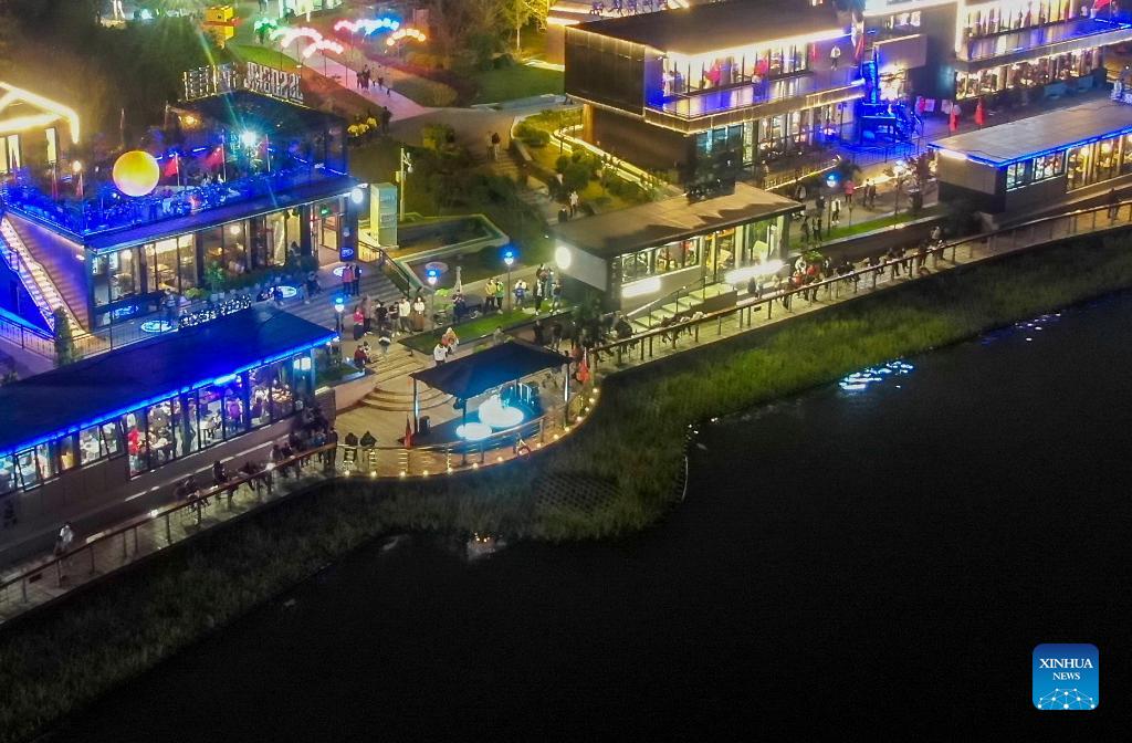 In pics: night life in Chinese cities during National Day holiday