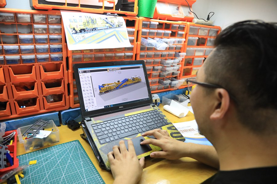 Chinese railway worker builds a